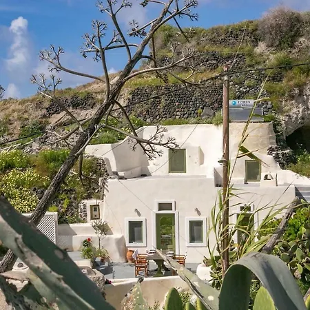 Agrilia Secluded Cave House *