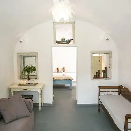 Agrilia Secluded Cave House *