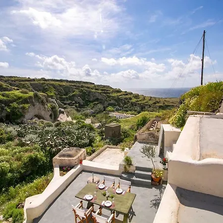 Semesterbostad Agrilia Secluded Cave House Thirasia