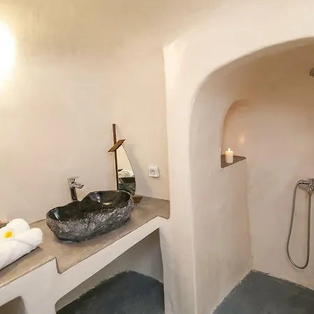 Agrilia Secluded Cave House * Thirasia