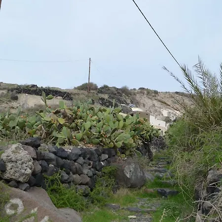 Holiday home Agrilia Secluded Cave House Thirasia