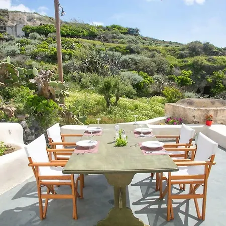 Semesterbostad Agrilia Secluded Cave House *