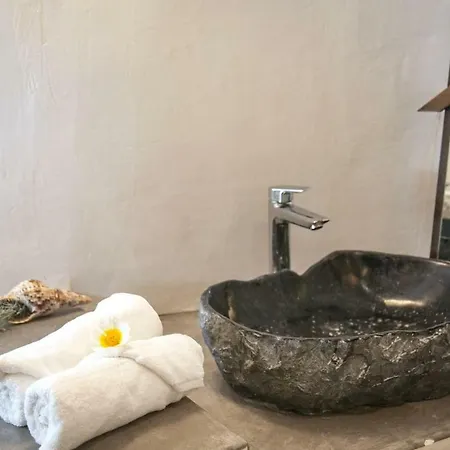Agrilia Secluded Cave House Holiday home Thirasia