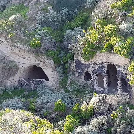 Agrilia Secluded Cave House *