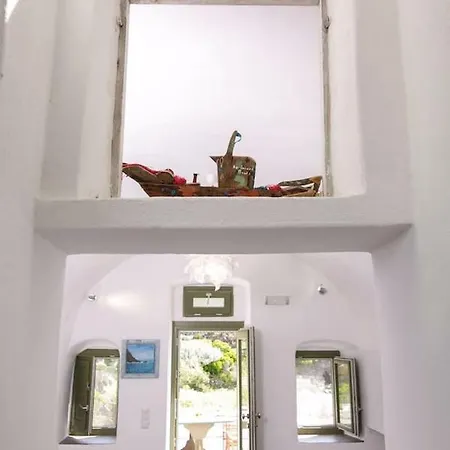 Agrilia Secluded Cave House *