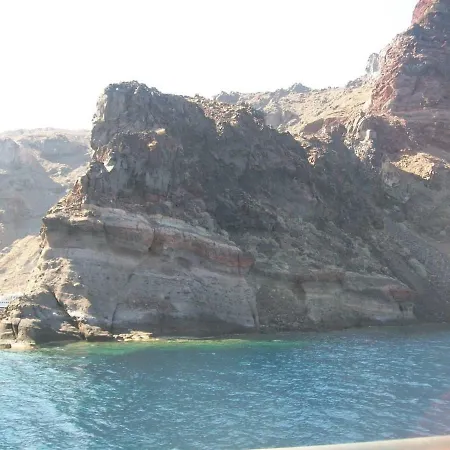 Agrilia Secluded Cave House