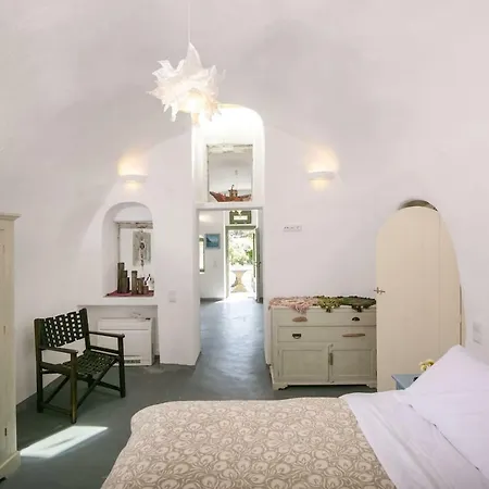 Agrilia Secluded Cave House *