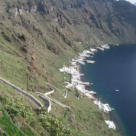 Holiday home Agrilia Secluded Cave House Thirasia